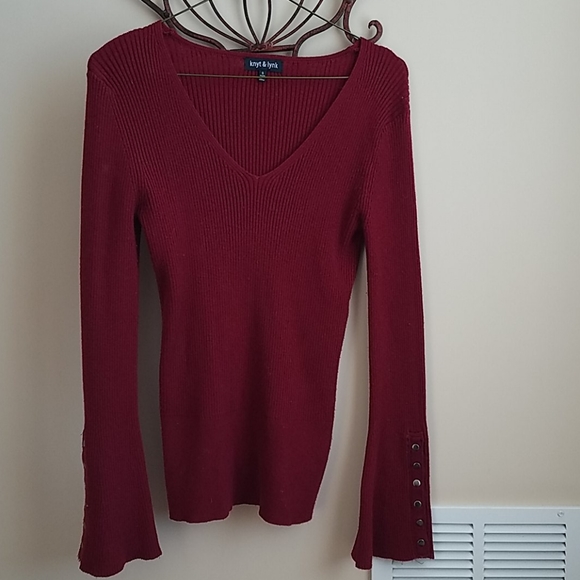 Ribbed bell sleeve sweater with accent on sleeves - Picture 1 of 5